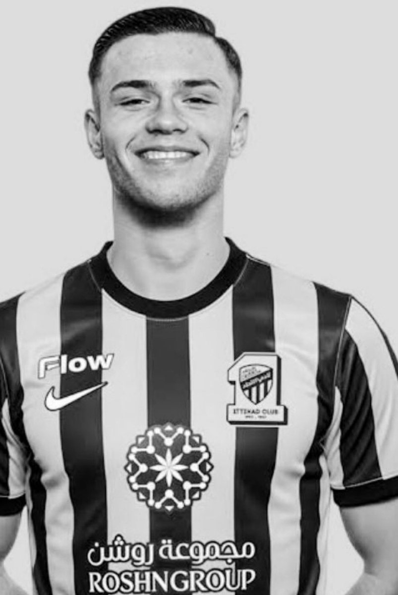 #الاتحاد_الدحيل

لاعب عادي جداً جداً
اكبر مقلب شربه الاتحاد 
حتى احتياط ماينفع 😅