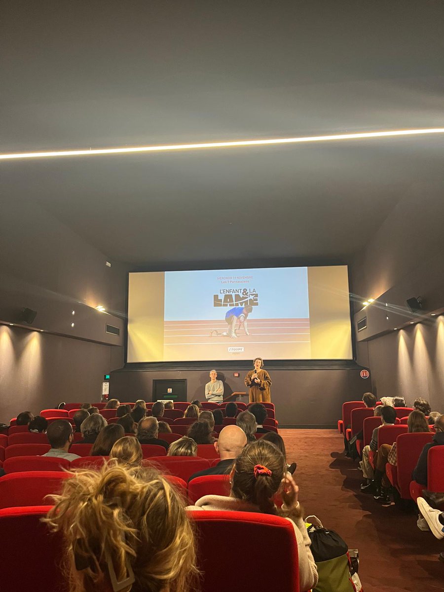 lequipe_pro's tweet image. 📸 Retour en images sur l&apos;avant-première au cinéma des 7 parnassiens, en présence de Jade, personnage principal du documentaire !