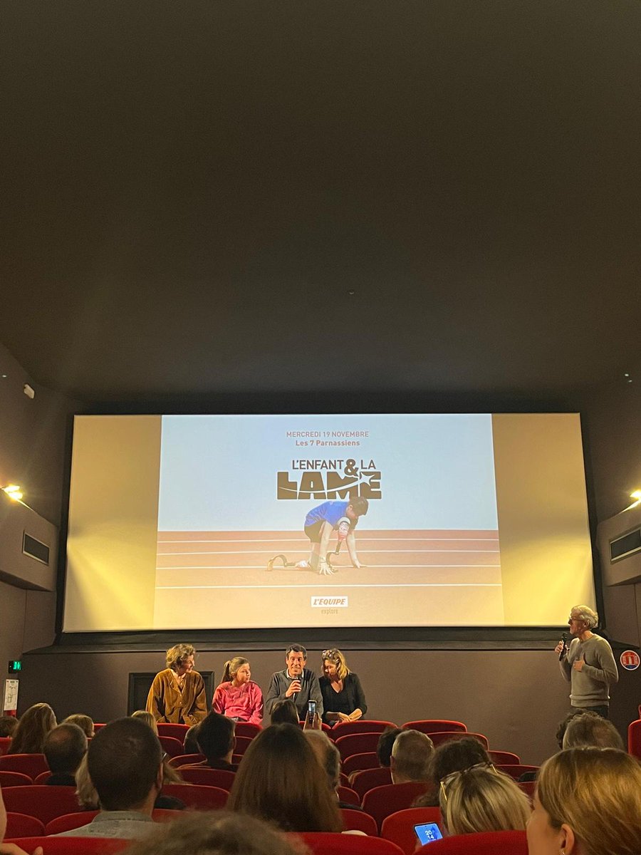 lequipe_pro's tweet image. 📸 Retour en images sur l&apos;avant-première au cinéma des 7 parnassiens, en présence de Jade, personnage principal du documentaire !