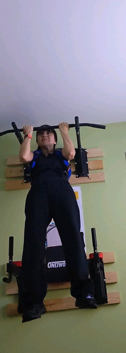 Video_Fit's tweet photo. Push day, I had a tough time w/some exercises but got it done. Attempted pull up w/vest, that's as high as I got. I may have to get a side view for a better look, took vest off &amp; easily pulled up. Deep squats day 36 #postureperfect https://t.co/TWOEckQPmu