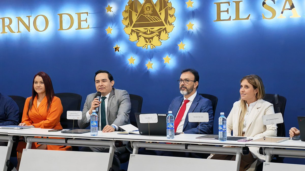 BenjaminMayo_SV's tweet photo. 🗣️ Hoy inauguramos la Misión de Diagnóstico de la Dirección General de Aduanas, en colaboración con el Fondo Monetario Internacional (FMI) y CAPTAC-DR.

Este proceso permitirá evaluar y fortalecer nuestros modelos de gestión, tecnología, control y talento humano, impulsando una aduana más moderna, digital y eficiente.

Desde la DGA reafirmamos nuestro compromiso con la transparencia, la innovación y la facilitación del comercio, para seguir construyendo una aduana segura y alineada a estándares internacionales.

Avanzamos firmes hacia la transformación aduanera de El Salvador. 🇸🇻📦🚀