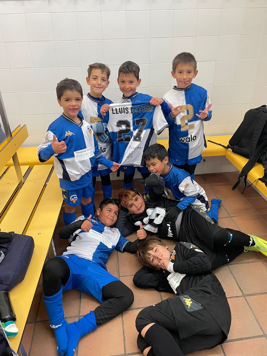 FutBaseCES's tweet image. 💪🏻 Els 𝗕𝗘𝗡𝗝𝗔𝗠𝗜𝗡𝗦 sumen un cap de setmana més de molt futbol

😍 Victòries del S10 B, S10 C, S10 D, S9 A, S9 B, S9 C i S9 D amb partits de molt bon joc i nivell

👏🏻 El S10 A no va poder sumar tot i fer un gran esforç

🤝🏻 Empat molt treballat del S9 E

#FutBaseCES