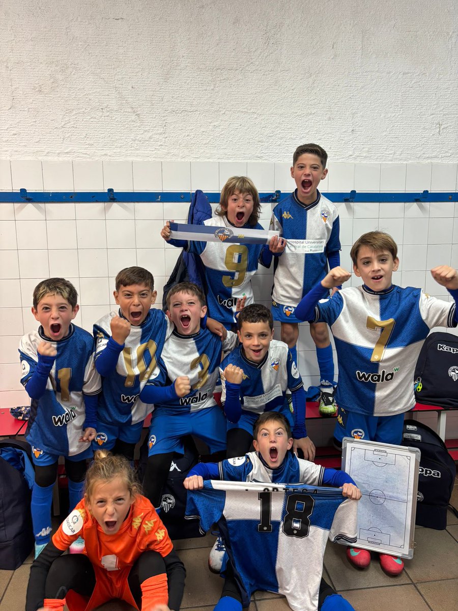 FutBaseCES's tweet image. 💪🏻 Els 𝗕𝗘𝗡𝗝𝗔𝗠𝗜𝗡𝗦 sumen un cap de setmana més de molt futbol

😍 Victòries del S10 B, S10 C, S10 D, S9 A, S9 B, S9 C i S9 D amb partits de molt bon joc i nivell

👏🏻 El S10 A no va poder sumar tot i fer un gran esforç

🤝🏻 Empat molt treballat del S9 E

#FutBaseCES