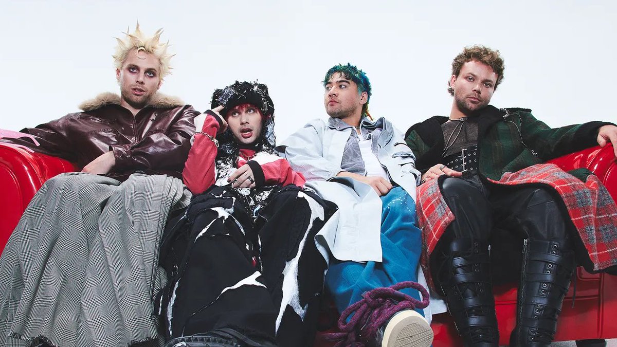 PopBase's tweet image. 5 Seconds of Summer earns their seventh Top 10 on the Billboard 200 chart with ‘EVERYONE&apos;S A STAR!’:

#1. Youngblood
#1. Sounds Good Feels Good
#1. 5 Seconds Of Summer
#2. 5SOS5
#2. C A L M
#2. She Looks So Perfect (EP)
#6. EVERYONE&apos;S A STAR!
#13. LIVESOS