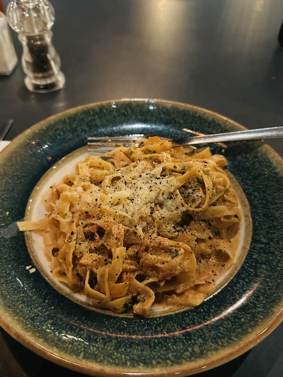 waithera_jk's tweet image. today i walked 3km and had creamy shrimp pasta for dinner ☘️