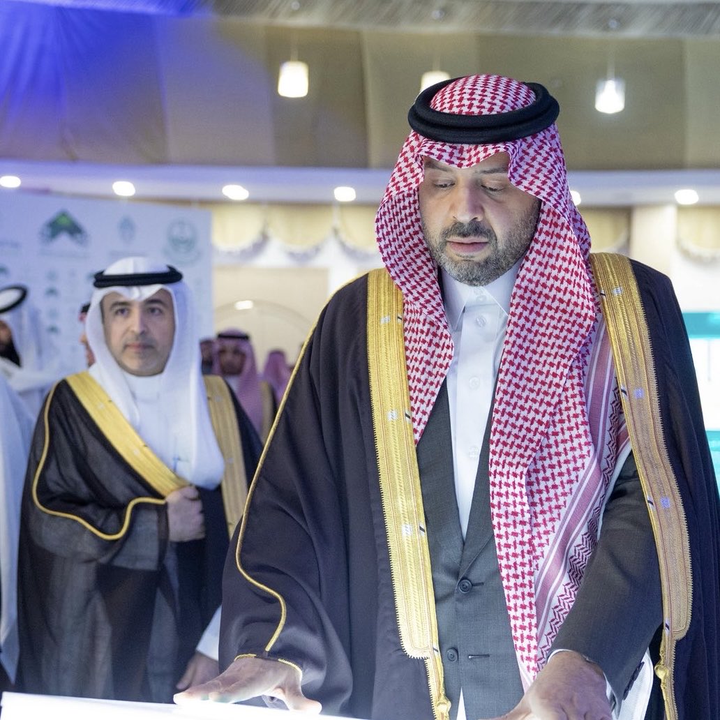 بحمد الله وتوفيقه ثم بدعم سمو سيدي أمير منطقة الحدود الشمالية الأمير فيصل بن خالد بن سلطان بن عبدالعزيز حفظه الله دشّن سموه الكريم مجموعة من المشاريع بمحافظة طريف تستهدف رفع جودة الخدمة وتحسين المشهد الحضري.
خطواتنا مستمرة للتطوير.

#الشمال_غالية_علينا
#وزارة_البلديات_والإسكان