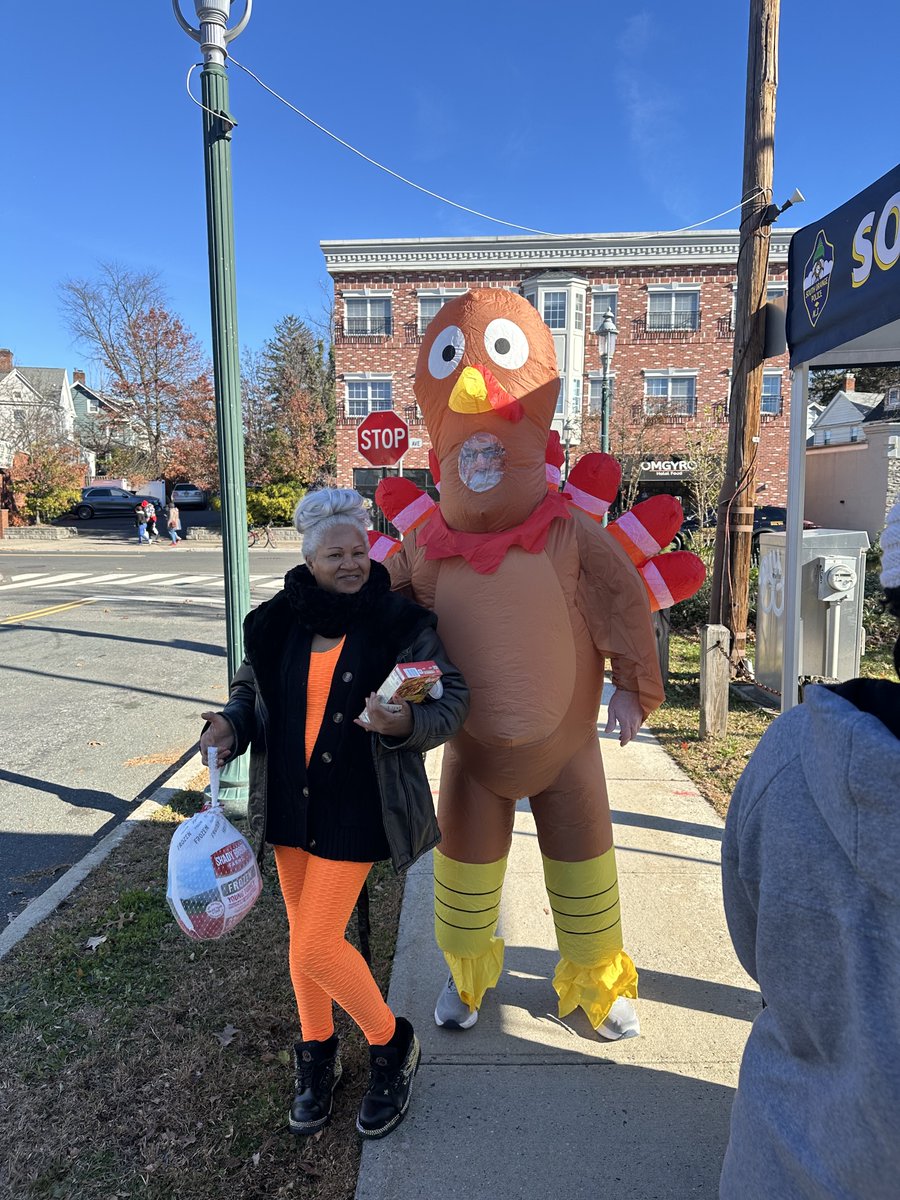 SouthOrangePD's tweet image. The SOPD Turkey Drive was a great success!

We gave away 96 turkeys, plus stuffing and cranberry sauce, to local families in need.

A huge thank you to Stop &amp;amp; Shop for their generous support! 🦃💙