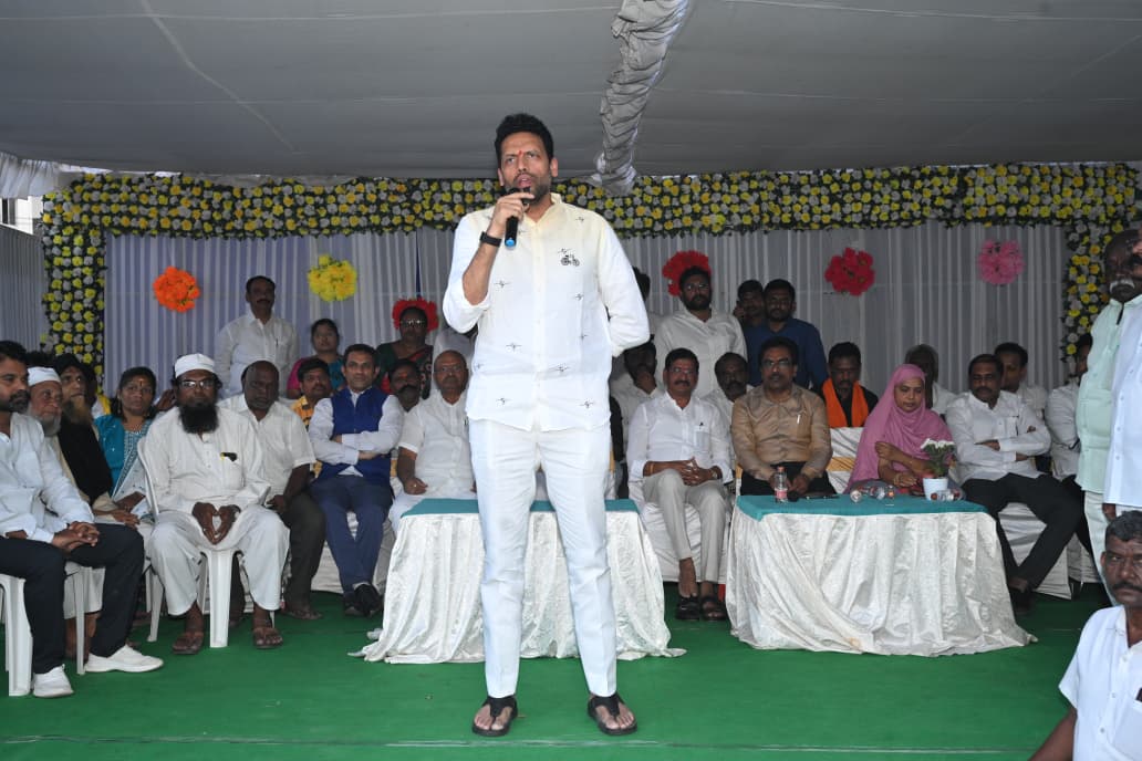 24-11-25-Kurnool-Minister T.G. Bharath performed puja for various development works in Budhavarpet and unveiled a plque.Kurnool MP Bastipati Nagaraju,KUDA chairman Somisetti Venkateswarlu,KMC Vishwanath addressed the gathering.Relevant officials and local leaders participated....