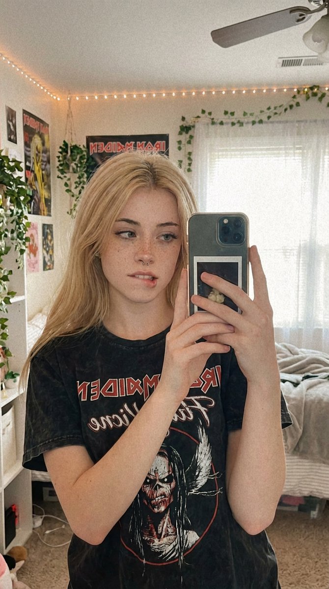 mitch0z's tweet image. Tried an AI influencer with nano banana today.

Thread 🧵👇