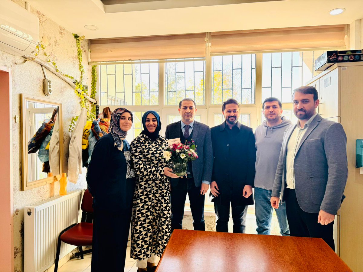 Öğretmenler Günü vesilesiyle okulumuza göndermiş oldukları çiçek ile bizleri onurlandıran Mardin Valimiz ve Büyükşehir Belediye Başkan Vekili Sayın Tuncay Akkoyun’a en içten teşekkürlerimizi sunarız.
<a href="/tuncay_akkoyun/">Tuncay Akkoyun</a>
<a href="/ali_eyyupkoca/">Ali Eyyupkoca</a> 
<a href="/mehmeteminduya1/">Mehmet Emin DUYAN</a>
<a href="/artukluilcemem/">Artuklu İlçe Milli Eğitim Müdürlüğü</a> 
<a href="/mardinilmem/">Mardin İl Millî Eğitim Müdürlüğü</a>