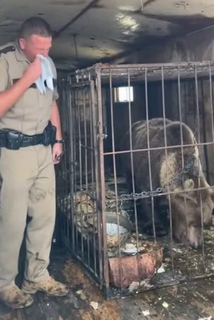 MrPitbull07's tweet image. Neighbors reported a foul smell coming from a trailer that a bankrupt circus had abandoned weeks ago.
The deputy expected to find a crime scene, but when his eyes adjusted to the gloom, he found a tragedy that brought him to his knees.

Deputy Carter has spent 15 years on the…