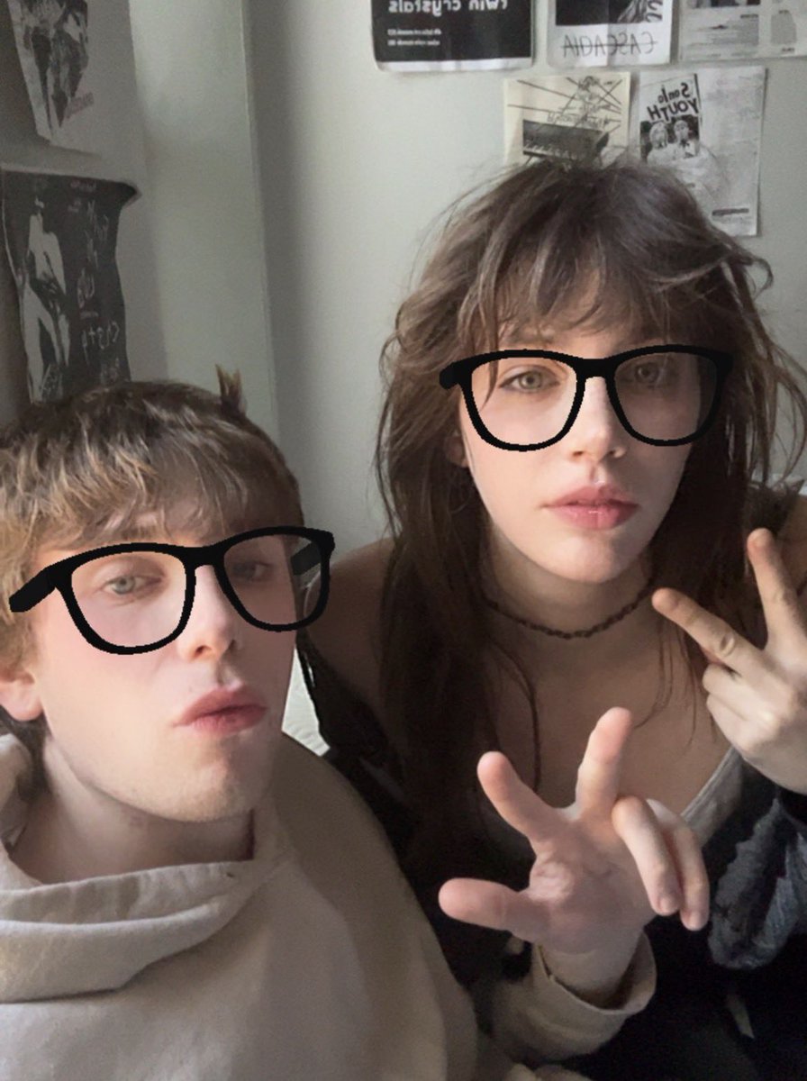 semmytary's tweet image. Mogged by the incest twins