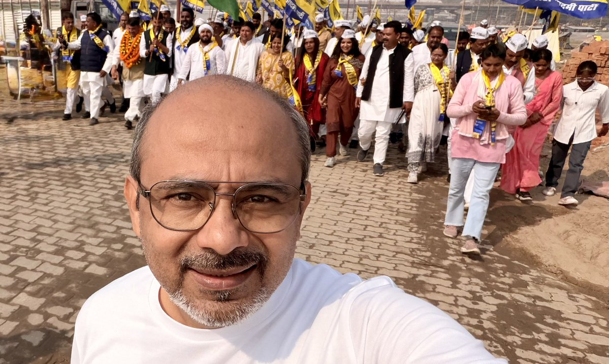 dilipkpandey's tweet image. आज संकल्प पूरा हुआ, सरयू से संगम तक के सांस्कृतिक-आध्यात्मिक-धार्मिक पथ पर अनवरत, एक लक्ष्य को मन में लिए आगे बढ़ते रहने का संकल्प कि यूपी में रोज़गार मुद्दा है, भाजपा सरकार में सामाजिक न्याय मुद्दा है. पिछले १२ दिनों में तय किए गए लगभग २०० किमी के सफ़र में @SanjayAzadSln जी ने…