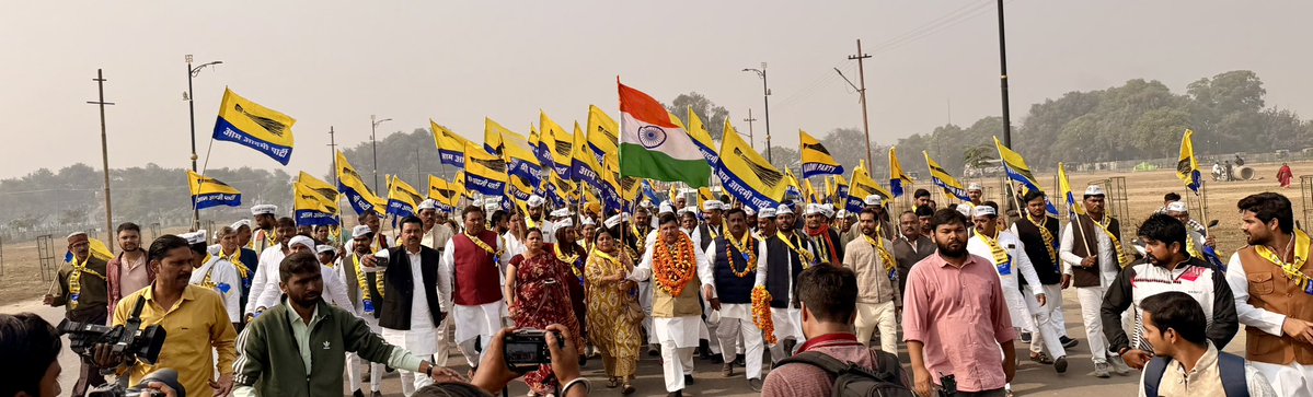 dilipkpandey's tweet image. आज संकल्प पूरा हुआ, सरयू से संगम तक के सांस्कृतिक-आध्यात्मिक-धार्मिक पथ पर अनवरत, एक लक्ष्य को मन में लिए आगे बढ़ते रहने का संकल्प कि यूपी में रोज़गार मुद्दा है, भाजपा सरकार में सामाजिक न्याय मुद्दा है. पिछले १२ दिनों में तय किए गए लगभग २०० किमी के सफ़र में @SanjayAzadSln जी ने…