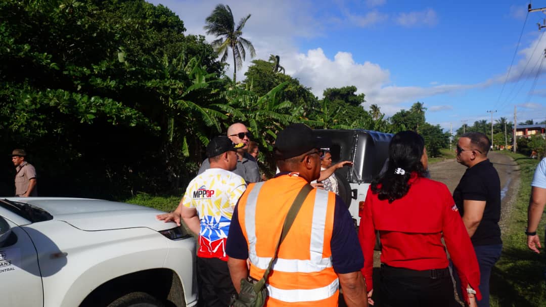 E_RdgzDavila's tweet image. Infraestructuras viales del oriente.
Comparto un mensaje enviado por el viceministro primero de nuestro organismo, @LuisRosesHdz  y la directora del Centro Nacional de Vialidad, Sandra Loureiro.⤵️
facebook.com/share/p/1M1eff…