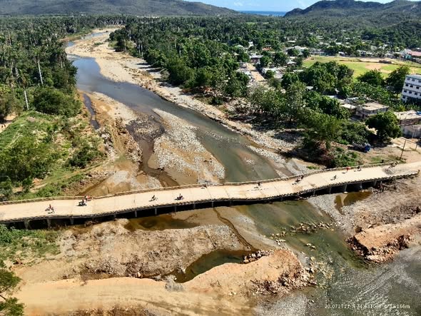 E_RdgzDavila's tweet image. Infraestructuras viales del oriente.
Comparto un mensaje enviado por el viceministro primero de nuestro organismo, @LuisRosesHdz  y la directora del Centro Nacional de Vialidad, Sandra Loureiro.⤵️
facebook.com/share/p/1M1eff…