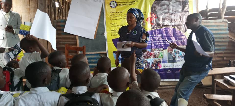 Dimrcongo's tweet image. Combattons la violence ensemble pour bâtir des communautés rurales inclusives et sûres.
DIMR est présent sur le terrain, au service de la population.
Soutenez nos efforts pour éliminer la violence en milieu rural et promouvoir un avenir plus juste pour tous.