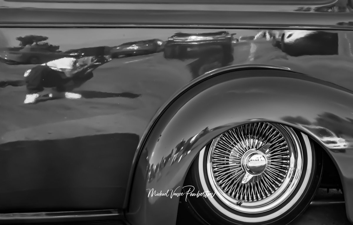 MichaelVancePem's tweet image. I have a serious addiction to finding reflection on cars. #REFLECTION