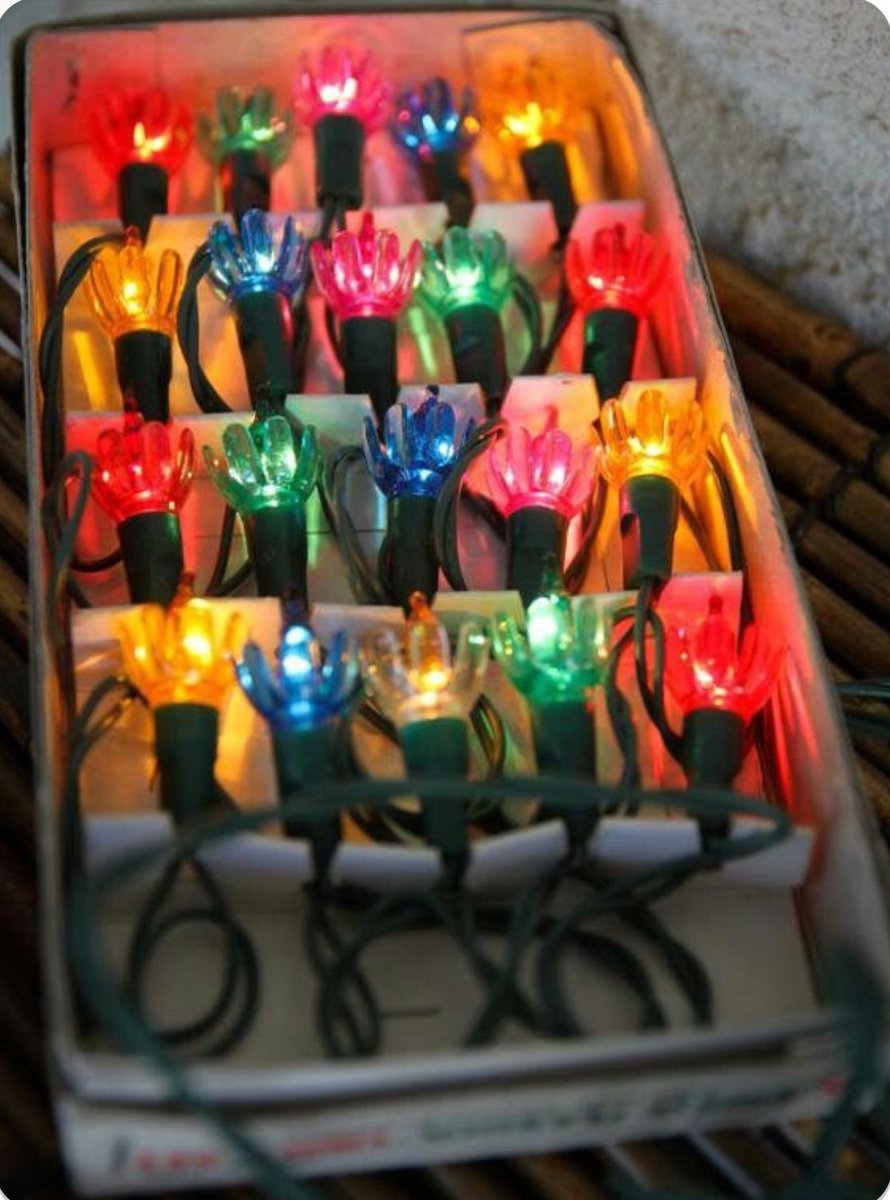 Christo03770888's tweet image. To be honest I’m thinking of getting some vintage lights … LEDs are soulless  they don’t give you that 80’s warm glow …