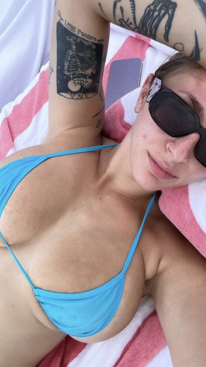 EHelper32599's tweet image. My last time at beach was fun 🤩