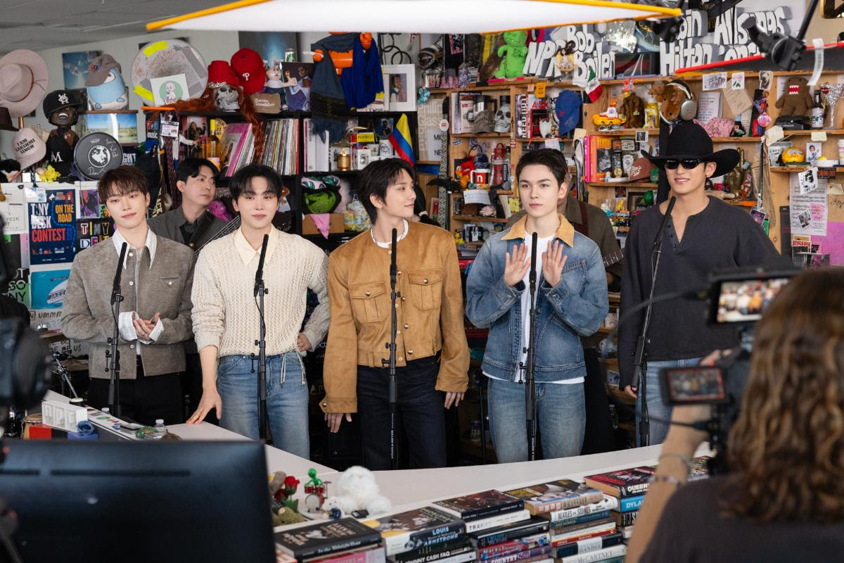 ClashMagazine's tweet image. SEVENTEEN make Tiny Desk history - the first K-Pop group to perform at the traditional office base (and second K-Pop group overall!)

Watch their intimate 10-song set now - 

clashmusic.com/news/seventeen…