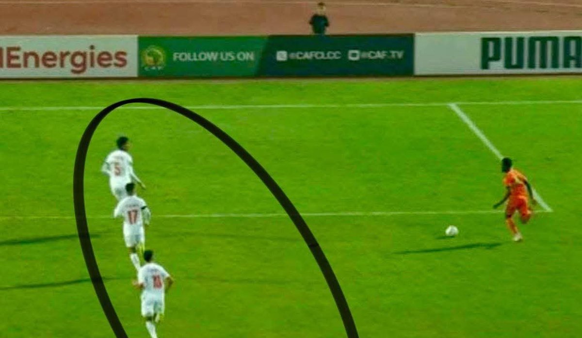 #الزمالك في ورطة فنية كبيره بوجود اوفا ع راس الجهاز الفني للنادي…!!
مش ممكن ده يبقا جهاز فني لنادي #الزمالك مش ممكن…!!
خصوصاً ان لسا بنافس ع كل البطولات…

الجهاز ده ممكن اقبلوا ف نهايه موسم وخسرانين كل البطولات يجي يقعد اسبوعين ونشكرهم بعدها…

#رحيل_مجلس_لبيب
#ارض_اكتوبر