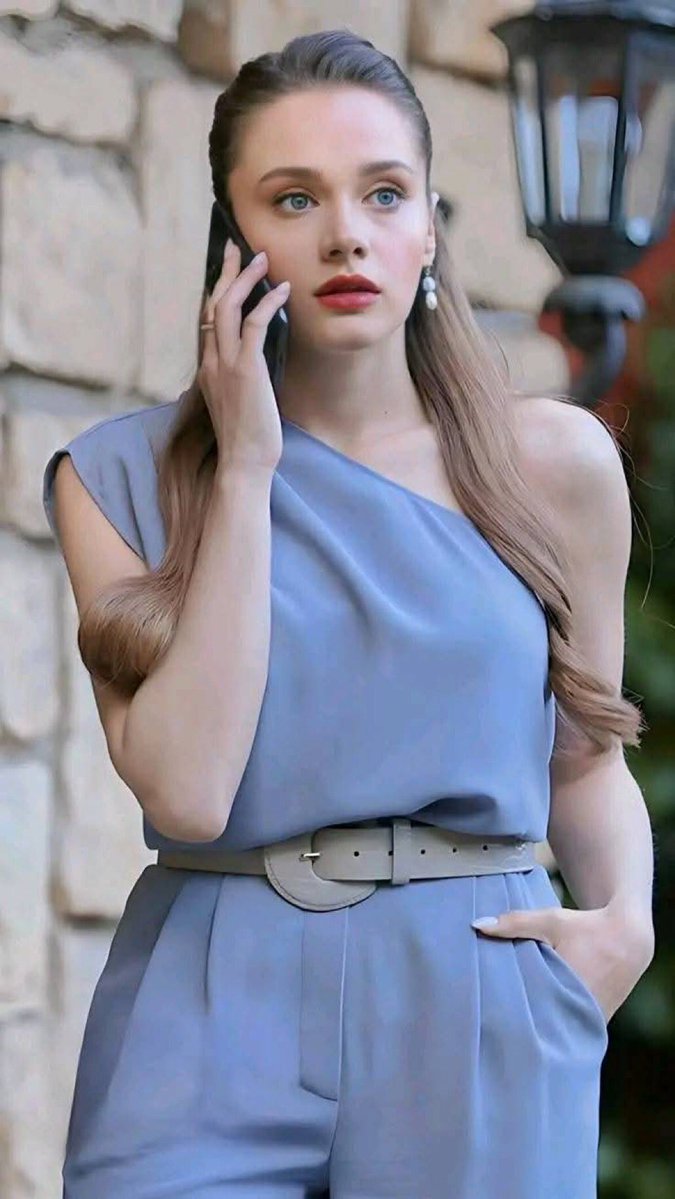 Saoo23's tweet image. تخيلوا بس تصير وربي بيكون جنون🖤🔥
#MirayDaner #kivançtatlitug