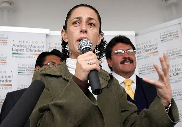 GuacamayanLeaks's tweet image. Cada que te digan que @Claudiashein es una científica, acuérdate de que su tesis fue sobre &quot;como hacer una estufa de leña&quot;