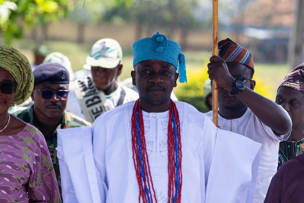 osunofficial's tweet image. Olojudo of Ido-Osun, Oba Jokotola Olayinka Tunde, has urged Corps Members to embrace cultural values as a foundation for identity, morals, and unity. Speaking at the NYSC Orientation Camp, he encouraged youths to appreciate Osun’s rich Yoruba heritage and promote national…