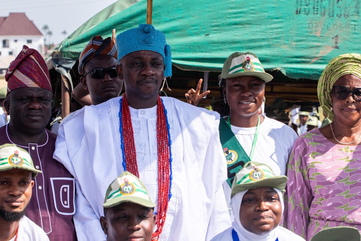 osunofficial's tweet image. Olojudo of Ido-Osun, Oba Jokotola Olayinka Tunde, has urged Corps Members to embrace cultural values as a foundation for identity, morals, and unity. Speaking at the NYSC Orientation Camp, he encouraged youths to appreciate Osun’s rich Yoruba heritage and promote national…