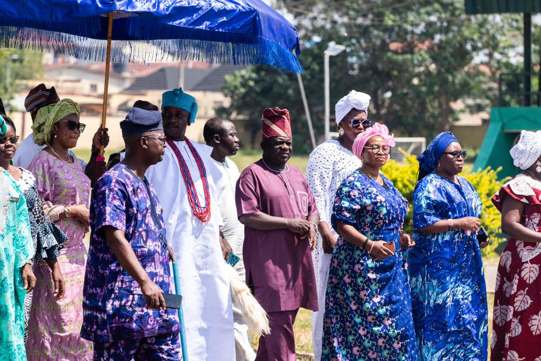 osunofficial's tweet image. Olojudo of Ido-Osun, Oba Jokotola Olayinka Tunde, has urged Corps Members to embrace cultural values as a foundation for identity, morals, and unity. Speaking at the NYSC Orientation Camp, he encouraged youths to appreciate Osun’s rich Yoruba heritage and promote national…