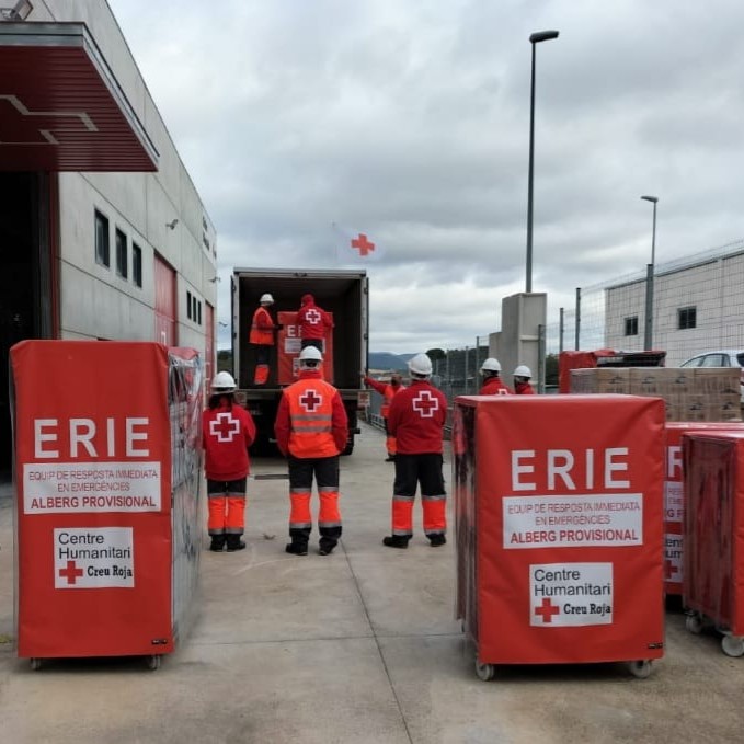 CreuRojaTGN's tweet image. Formació intensa de muntatge i gestió d’#albergs per atendre persones desplaçades per #inundacions, #incendis i altres emergències 🏕️🚨
A Creu Roja ens preparem per garantir una resposta ràpida i segura.
Gràcies, voluntariat, per la dedicació! 🤝❤️
#Emergències #Formació #Albergs