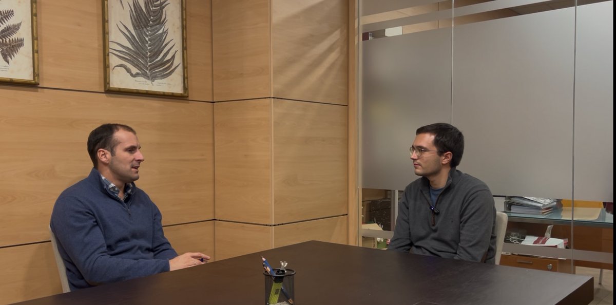 📚Una de las cosas que me permite el Máster es aprender disfrutando. 

🏀Hoy, para una asignatura, he tenido el placer de entrevistar a un señor como <a href="/CaptainBellas/">TB</a>, un jugador que ha dejado huella en todos los equipos en los que ha estado y una grandísima persona. 

<a href="/MasterMarca/">Máster MARCA</a>