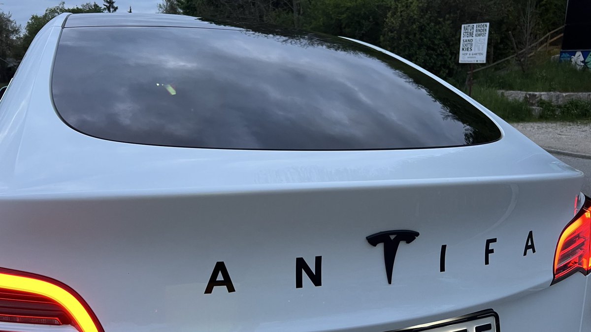Radaumeister's tweet photo. @Tesla_NL_TR Had to: https://t.co/1F9E34GNdc