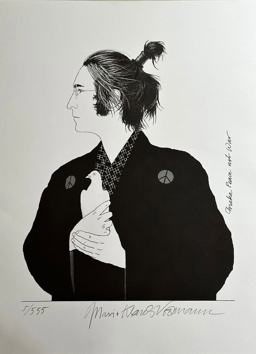 yokoono's tweet image. MAKE PEACE NOT WAR
Out Now → shopping.voormann.com/product/make-p…
Fine Art Offset print, signed and numbered by Klaus Voormann and his son Maximilian.
Edition: 555
Size: 420×565mm / 11.7x16.5″ / DINA2
High quality 300 g/m2 paper, 100% cotton. 

From Klaus: The Vietnam war triggered many…