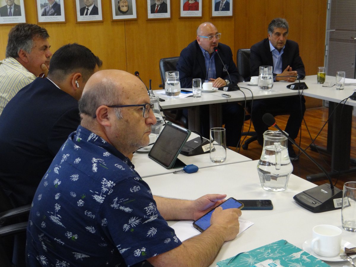 CoreBioBio's tweet image. El trabajo de la jornada comenzó con la comisión de Ciencia y Tecnología, encabezada por el consejero regional Luis Santibañez. En la oportunidad se analizó una exposición del trabajo realizado por Citylab., lo que fue informado por  su director, Fernando Pérez