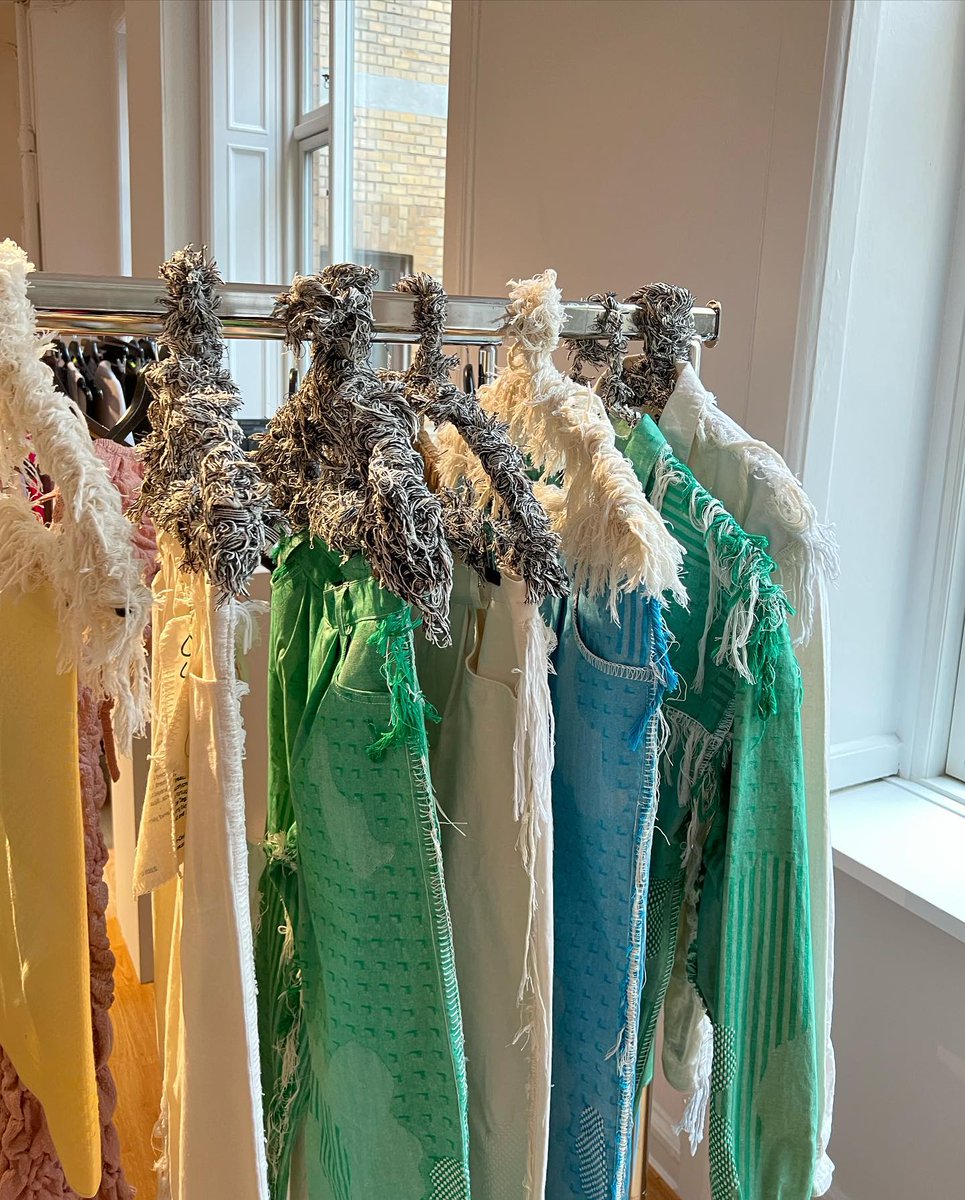 Rose_Lady_happy's tweet photo. Texture, movement, and intentional fray.
Exploring how fabric can behave when it’s allowed to break its own rules.
Spring tones, raw edges, and forms that breathe.
This collection feels alive https://t.co/1eQAht1VGo
