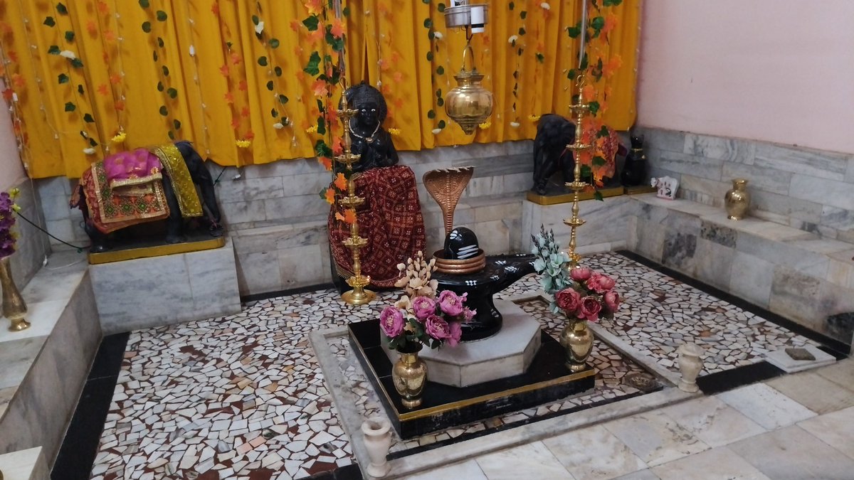 priiyaksingh's tweet image. Parvati Pataye Har Har Mahadev...
at Bhawani Temple, Goregaon west
#ShivParvati #Mahadev #Bhawani