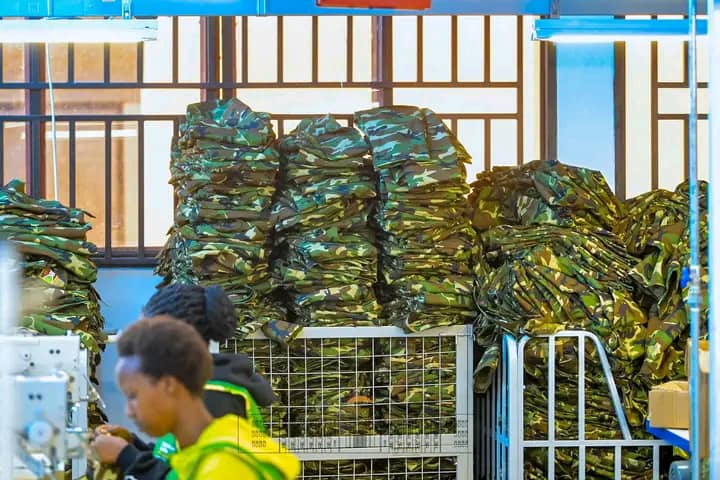 Ikiriho's tweet photo. 🇧🇮#Burundi L'usine textile East Africa Textile Manufactures Co. Ltd (#EATM) spécialisée dans la confection et l’habillement de masse, visitée le 21 novembre dernier par le Président @GeneralNeva @Gitega.
L’usine EATM contribue activement à la création d’emplois et à la valorisation du "Made in Burundi".