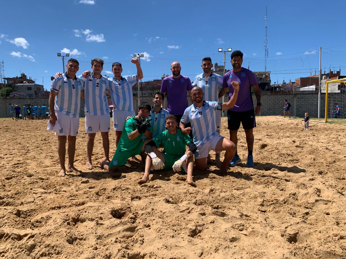 FUTBOL PLAYA ⚽️

Triunfo por 6-3 ante San Telmo en el cierre de la fase regular y se volverán a ver las caras en los 4tos de final de los playoff 💪

En la tabla de posiciones La Academia finalizó en el 2do puesto por detrás de Argentino de Rosario (último campeón del certamen).
