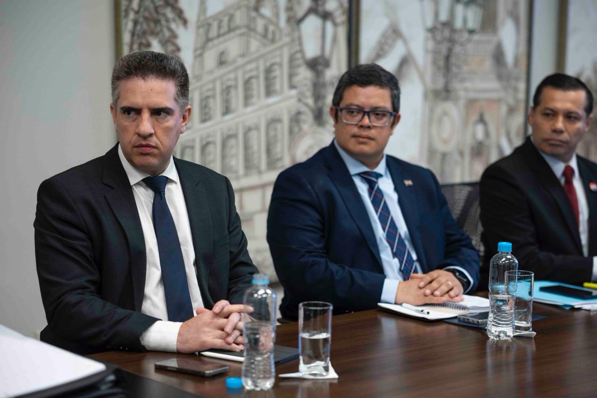 SantiPenap's tweet image. Las empresas públicas deben fortalecerse para servir cada vez mejor a todos los paraguayos.

Por eso convoqué hoy al Consejo Nacional de Empresas Públicas, donde evaluamos el estado de cada una de ellas y definimos las acciones que permitan hacerlas más fuertes y eficientes. Les…