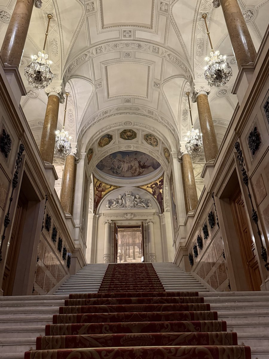 Présent ce soir aux États Généraux <a href="/ElusContreSida/">Elus Locaux Contre le Sida</a> à l’invitation de <a href="/JeanLucRomero/">Jean-Luc Romero-Michel</a>
Heureux d’y retrouver <a href="/Anne_Hidalgo/">Anne Hidalgo</a> et <a href="/stephanegemmani/">Stéphane Gemmani</a> <a href="/BenjaminMattely/">Benjamin Mattely</a> 

➡️ Le sida n’est pas derrière nous. Les collectivités ont un rôle clé pour atteindre l’objectif 0 nouvelle infection