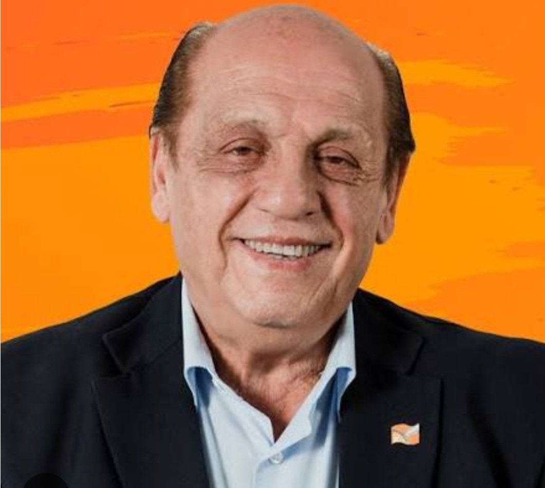 Que triste noticia. Era un gusto compartir con el cada encuentro. 
Referente indiscutido del mundo de los Intendentes y del Peronismo Bonaerense. 
Se ganó el respeto y la admiración de cada uno de nosotros y sobre todo de su Pueblo. QEPD querido Juanjo!!
Mis condolencias a la