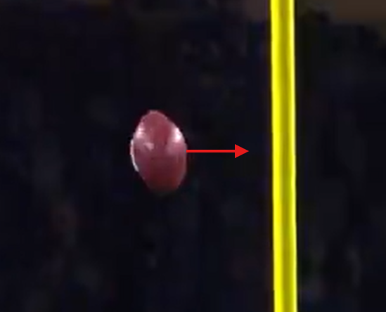 kcbay's tweet photo. @EaglesXsandOs @JefePil Mostly incorrect. The orientation of the laces is the main factor. Laces on the left side of ball creates additional drag (more pressure) that pushes the ball right. Laces on the right side pushes the ball left. You can clearly see laces left early and right late. https://t.co/mLiun3qzlf