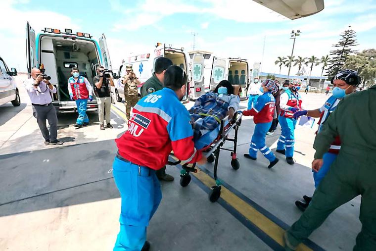 DiarioElPeruano's tweet image. ▶ Entre urgencias y emergencias: Samu cumple hoy 14 años salvando vidas. Solo basta marcar el 106 para que en minutos una ambulancia cruce la ciudad a contrarreloj ow.ly/sVlB50Xx305