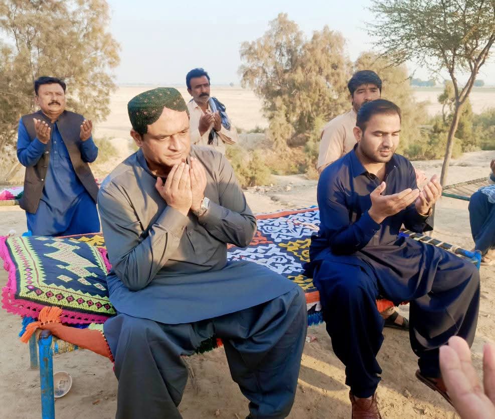 AslamChandioB's tweet image. Senior #PPP leader #ImranZafarLaghari Sb, offered condolences to local residents and party voters at various locations in Tehsil Khairpur Nathan Shah.

@BBhuttoZardari 
@imzlaghari