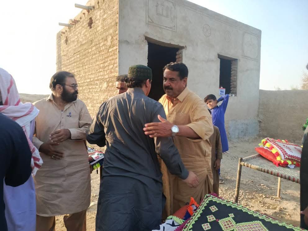 AslamChandioB's tweet image. Senior #PPP leader #ImranZafarLaghari Sb, offered condolences to local residents and party voters at various locations in Tehsil Khairpur Nathan Shah.

@BBhuttoZardari 
@imzlaghari