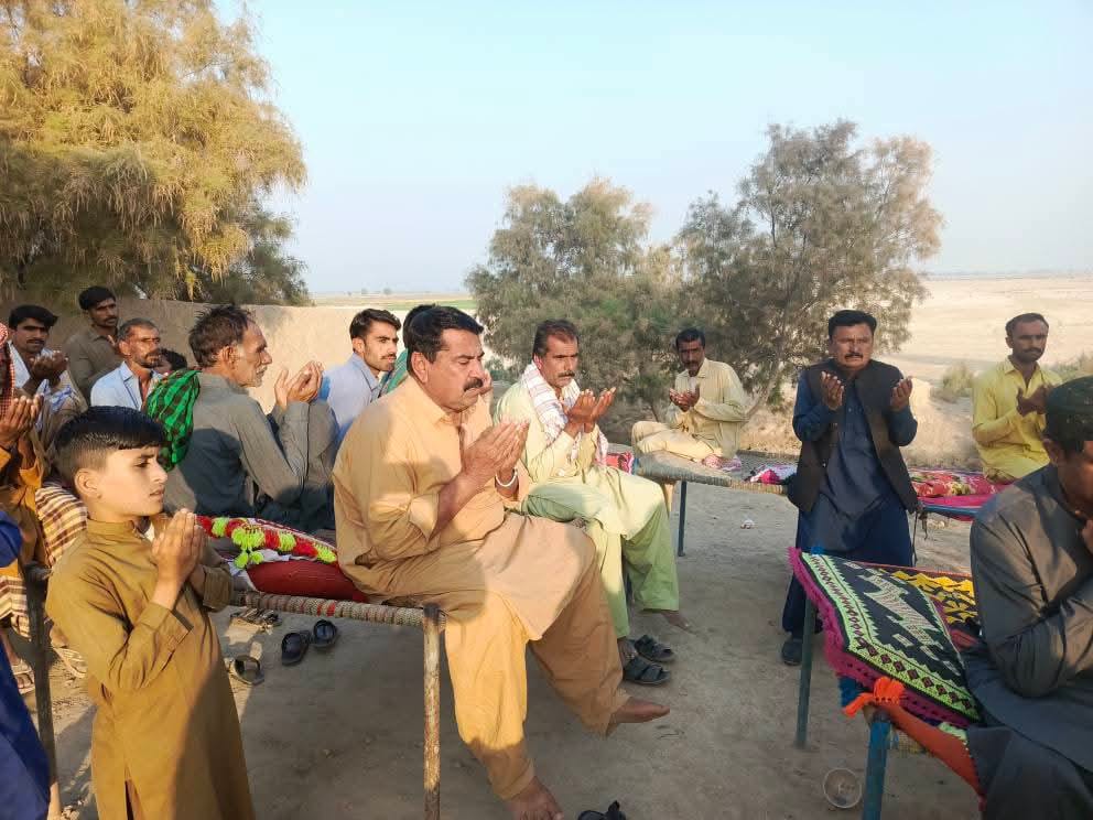 AslamChandioB's tweet image. Senior #PPP leader #ImranZafarLaghari Sb, offered condolences to local residents and party voters at various locations in Tehsil Khairpur Nathan Shah.

@BBhuttoZardari 
@imzlaghari