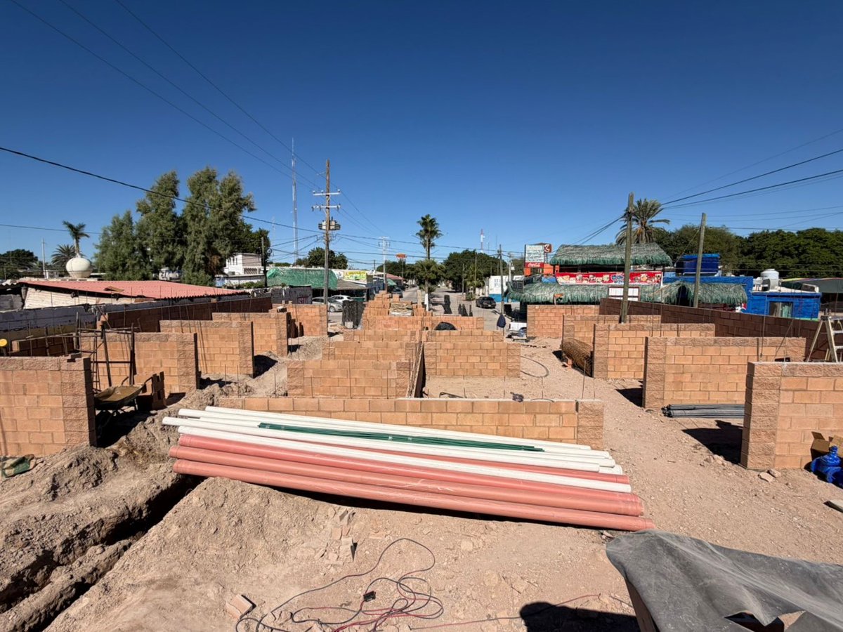 Bahía de Kino sigue transformándose. 🌊✨
El nuevo andador peatonal muy pronto estará listo y ya empieza a lucir con sus 45 locales, área de mesas, andadores renovados y nuevas bancas para que familias y visitantes disfruten más su estancia.