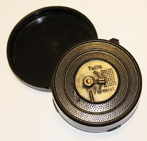 Fenoliformaldehydi #muovi kuorinen jalkaväkimiina. Valmistaja Hj.Jousi Oy